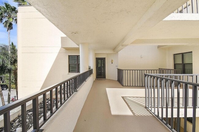 Photo - 221 NE Plantation Rd Unit 316