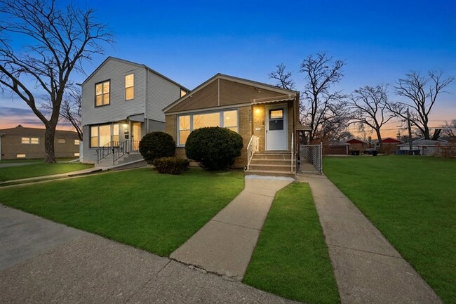 Photo - 4605 S Laramie Ave