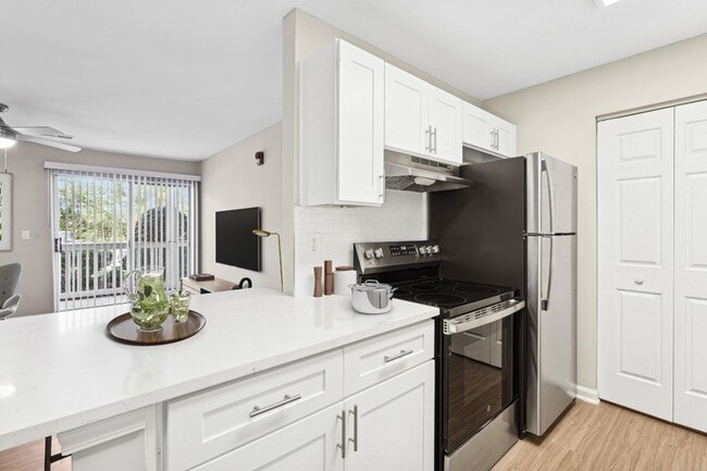 Building Photo - Bell Walkers Crossing