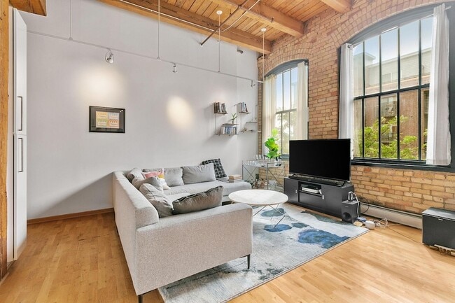 Photo - 400 N 1st St