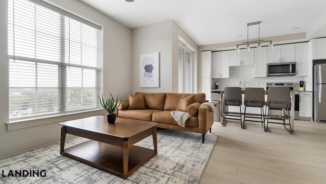 Building Photo - 900 N Tryon St Unit 6116