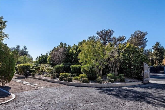 Photo - 2940 Rosanna St