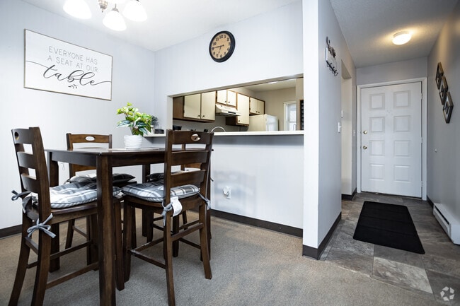 2BR , 1BA - 900 SF - Ontario Village Apartments - Deluxe  2 Bedroom, 1 & 2 bath , Furnished  Apartment Options