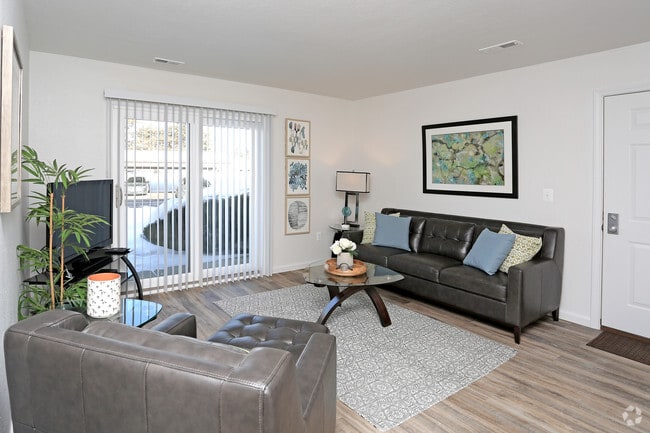 Living Room - Oak Hill Apartments