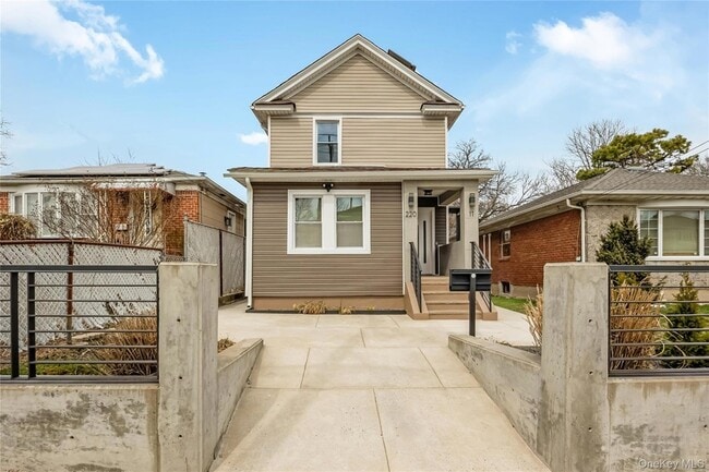 Building Photo - 220-11 139th Ave Unit 2