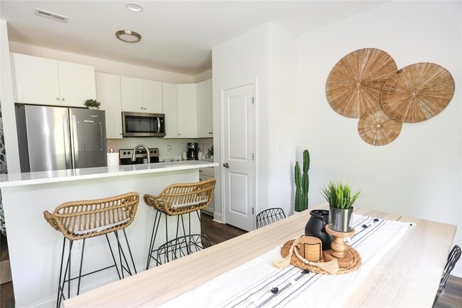 Photo - 2734 Kendrick Ave