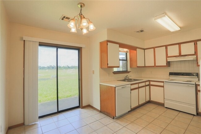 Photo - 2223 W Roselawn St
