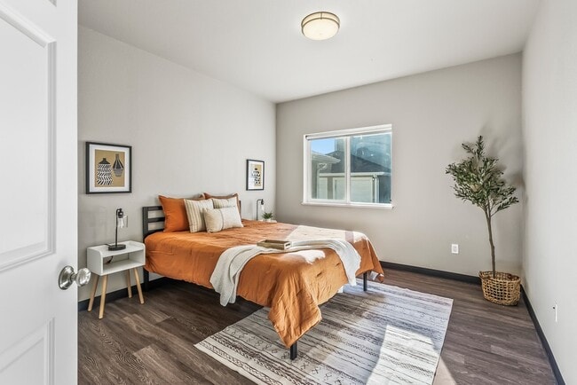 2 Bed/2 Bath Condo - Meadowbrook Apartments