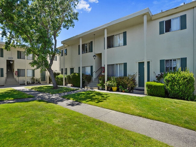 Photo - Colonial Garden Apartments