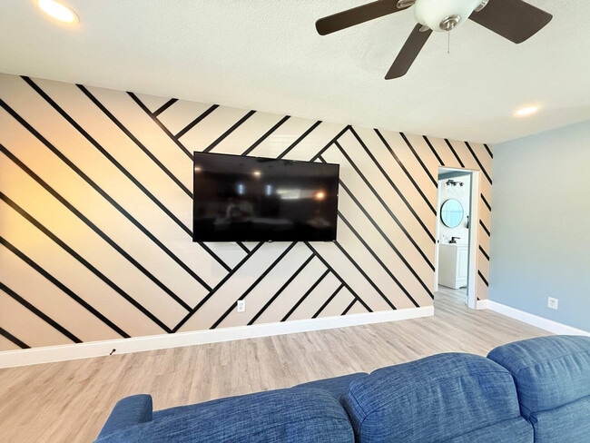 Building Photo - 3120 Drake Dr Unit ID1258738P