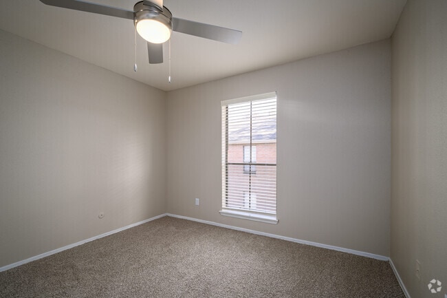 1BR, 1BA - 540SF - Westlake at Summer Cove