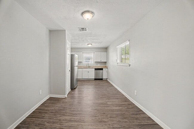 Photo - 8807 Barton St