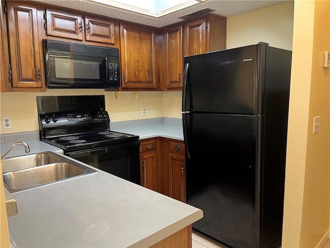 Photo - 1002 Greenspoint Drive