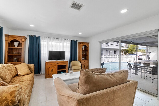 Photo - 2270 SE 5th St Unit SI ID1581778P