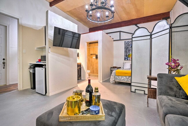 Building Photo - 3704 San Bernardo Ave Unit SI ID1546473P