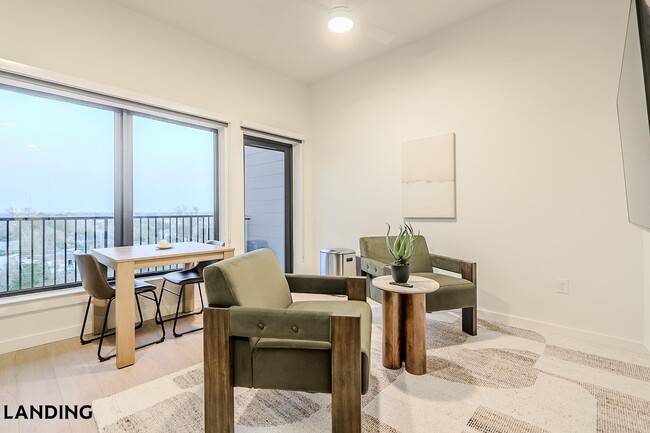 Building Photo - 2623 Keene St Unit 433