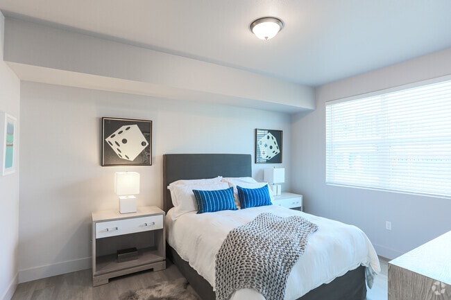 1BR, !BA - 662 SF - Strada 1200