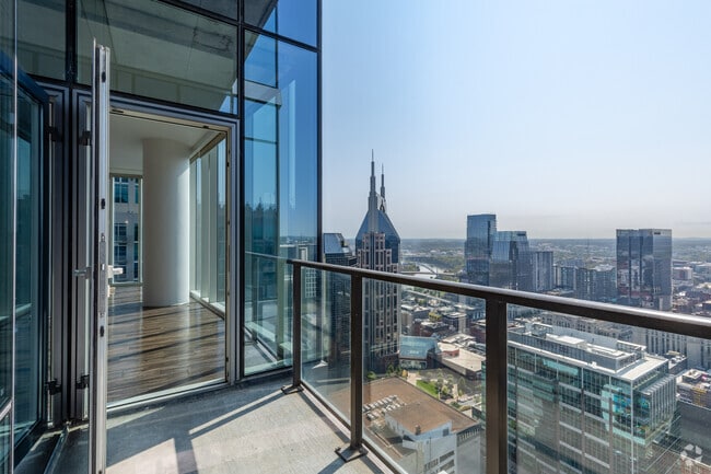 2BR, 2BA - 1,075SF - Balcony - 505