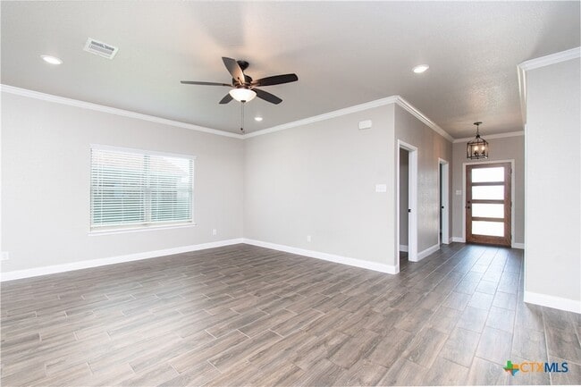 Photo - 7506 Hickman St