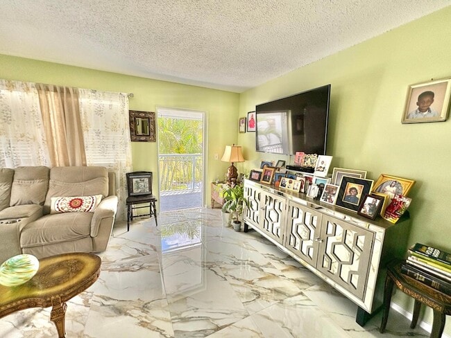 Photo - 166 Sheffield G