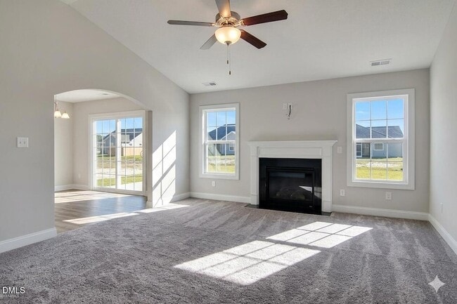 Photo - 918 Uplands Ln