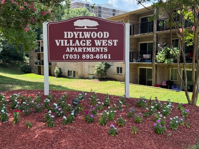 Building Photo - Idylwood Village West