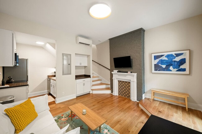 Building Photo - 1918 Vine St Unit ID1315619P