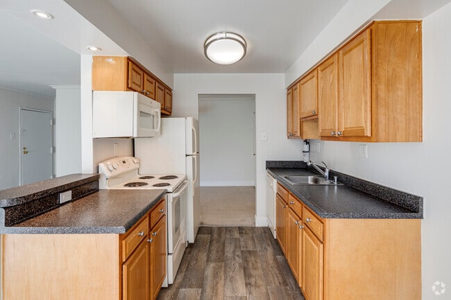 2BR, 1.5BA - 873SF - The Apartments at The Sycamores