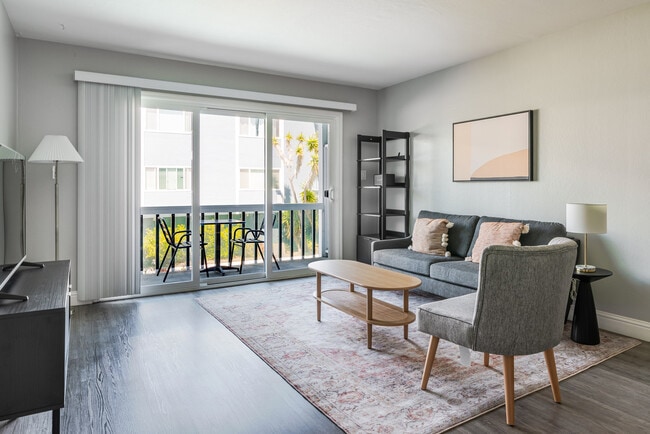 Building Photo - 2019 Shore Line Dr Unit GO FL1-ID2164