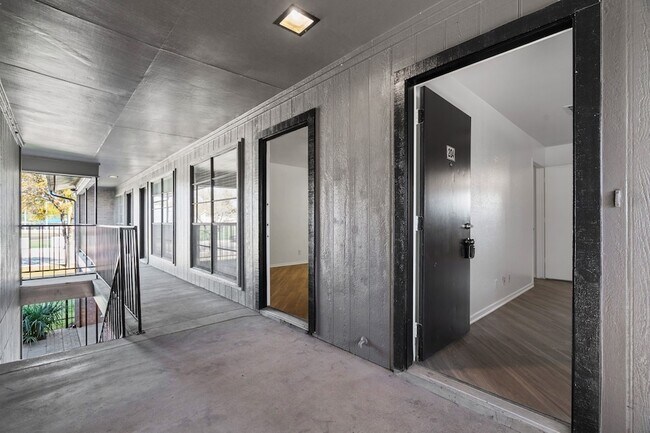 Photo - 320 E 4th St Unit 204