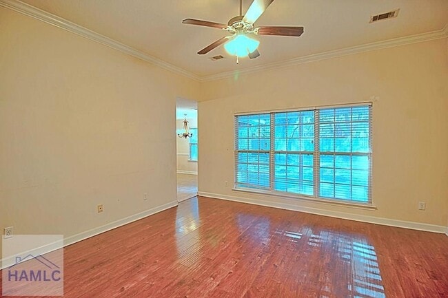 Photo - 229 Augusta Way