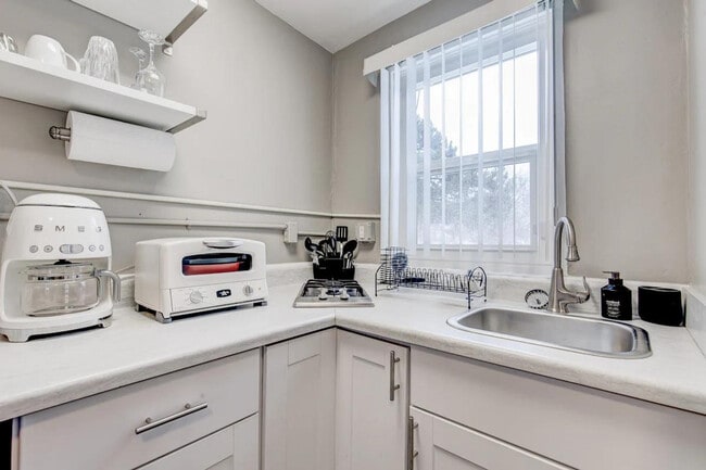 Photo - 5721 Wadsworth Bypass Unit ID1341159P