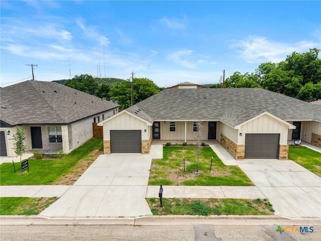 Photo - 410 W Avenue C