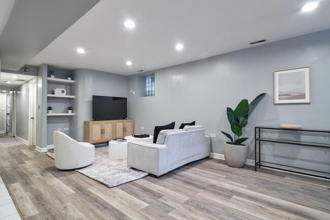 Photo - 3029 N Oakley Ave Unit ID1359759P