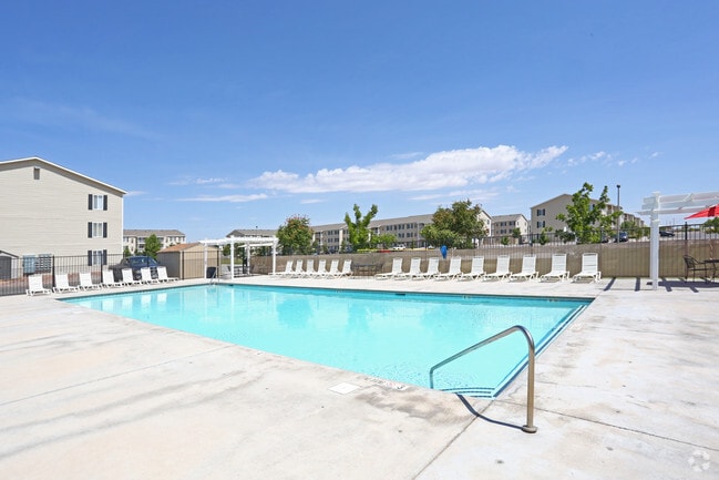 Pool - Van Horne Estates Apartments
