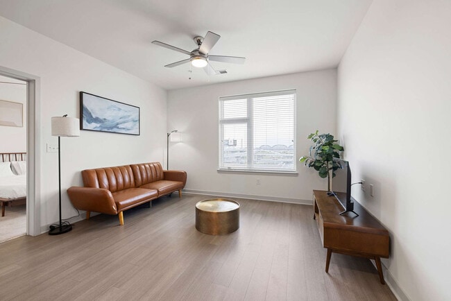 Building Photo - 633 E Main St Unit ID1031628P