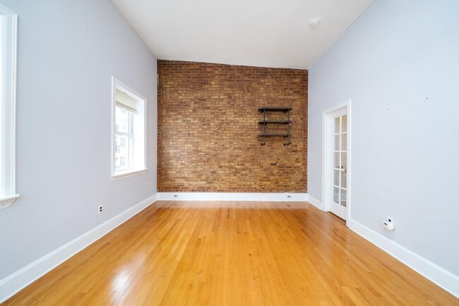Photo - 309 1st St