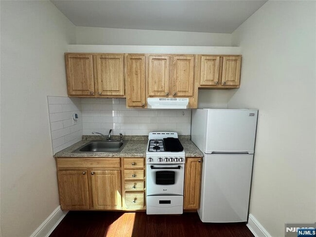 Photo - 72 W 17th St Unit 2