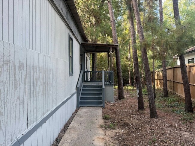 Photo - 910 Queenswood St