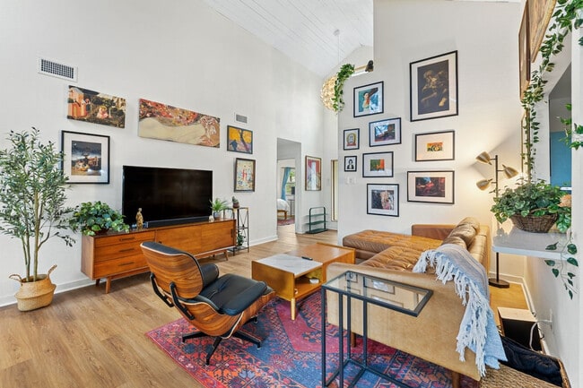 Photo - 4901 Howden Cir Unit SI ID1492675P