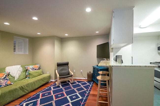 Building Photo - 1001 New Hampshire Ave NW Unit ID427P