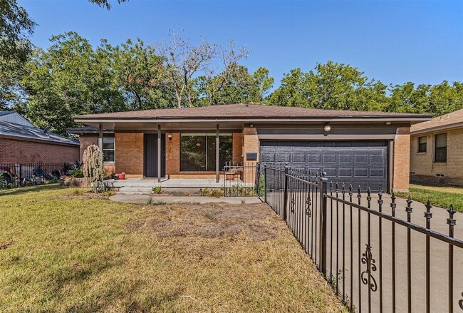 Photo - 1351 Dell Oak Dr