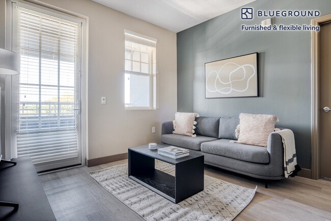 Building Photo - 920 Bayswater Ave Unit FL4-ID1155