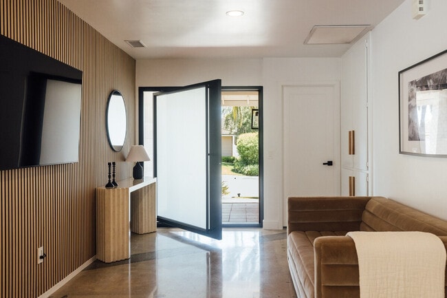 Building Photo - 4866 Hillside Dr Unit ID1382142P