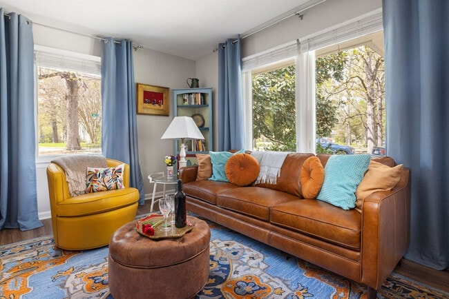 Building Photo - 500 Oak Ave Unit ID1051217P