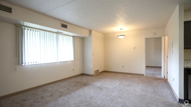 Living Room - 1BR, 1BA - 678 SF - The Vineyards