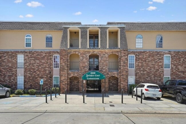 Building Photo - 3320 N Arnoult Rd Unit 231