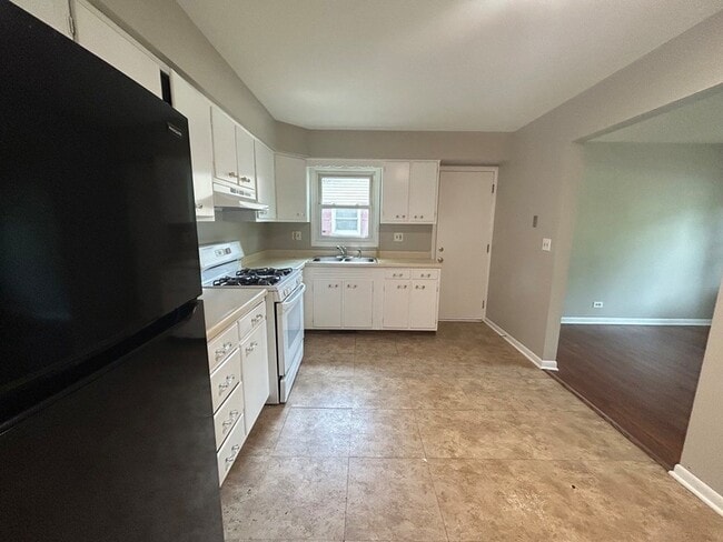 Photo - 1716 Maple Ln
