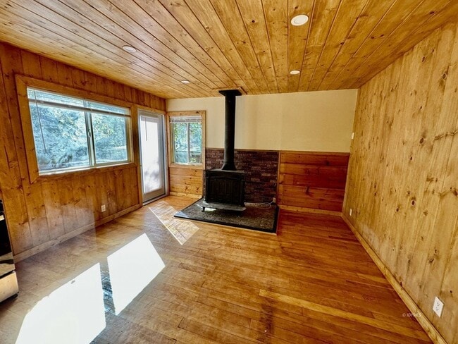 Photo - 54365 Pine Crest Ave