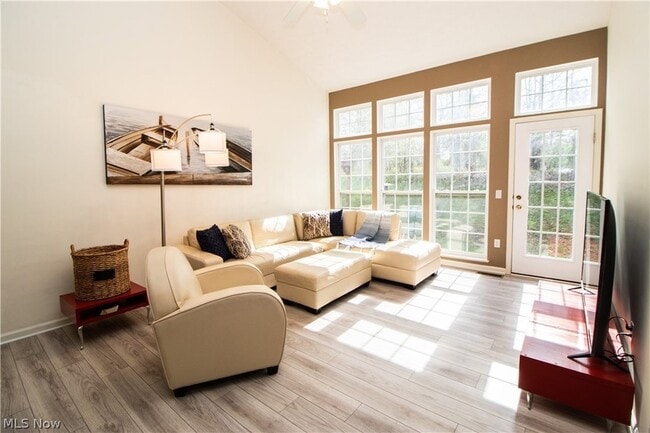 Photo - 4977 Lake View Dr